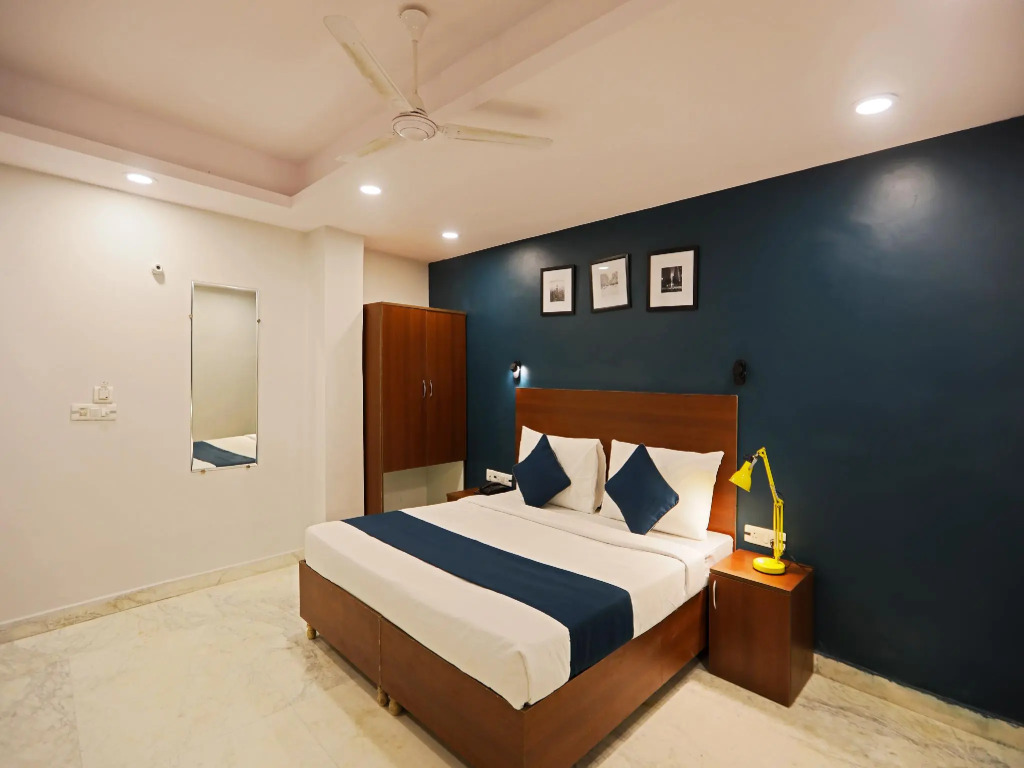 HOTEL SILVERKEY NEAR LIC BUILDING MAIN RD KHODA NEXT TO SHYAM OIL