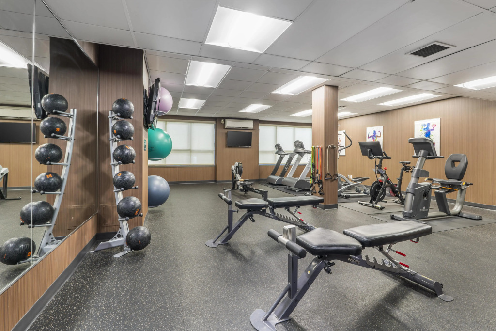 BEST WESTERN PLUS Carlton Plaza Hotel