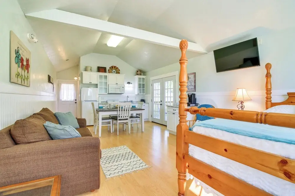 Ranch Cabin w/ Decks, 10 Mi to Fredericksburg