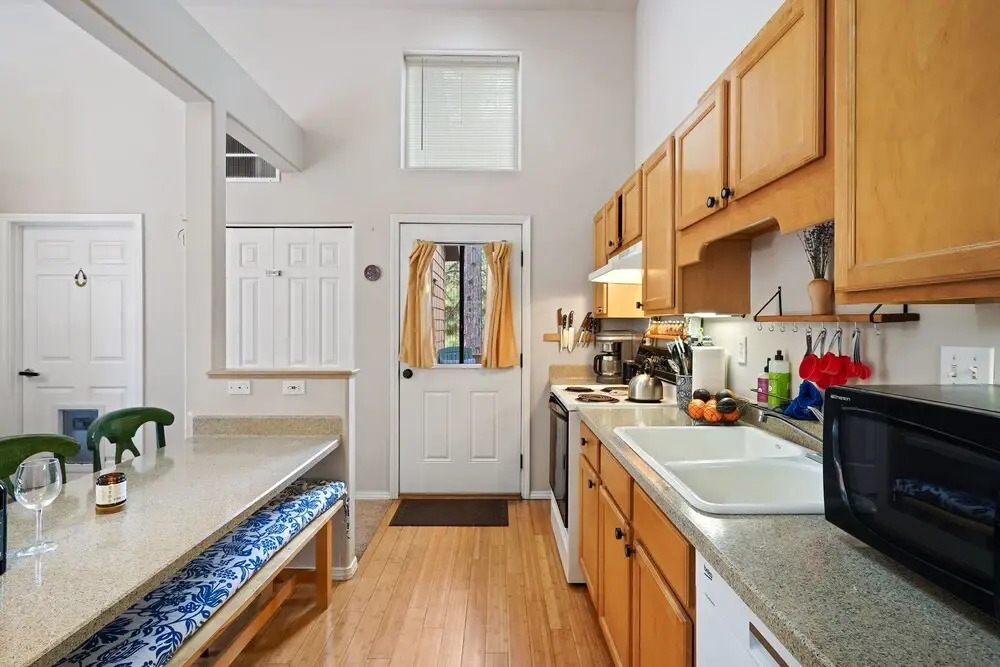 Bingo 1 Bedroom Condo by RedAwning