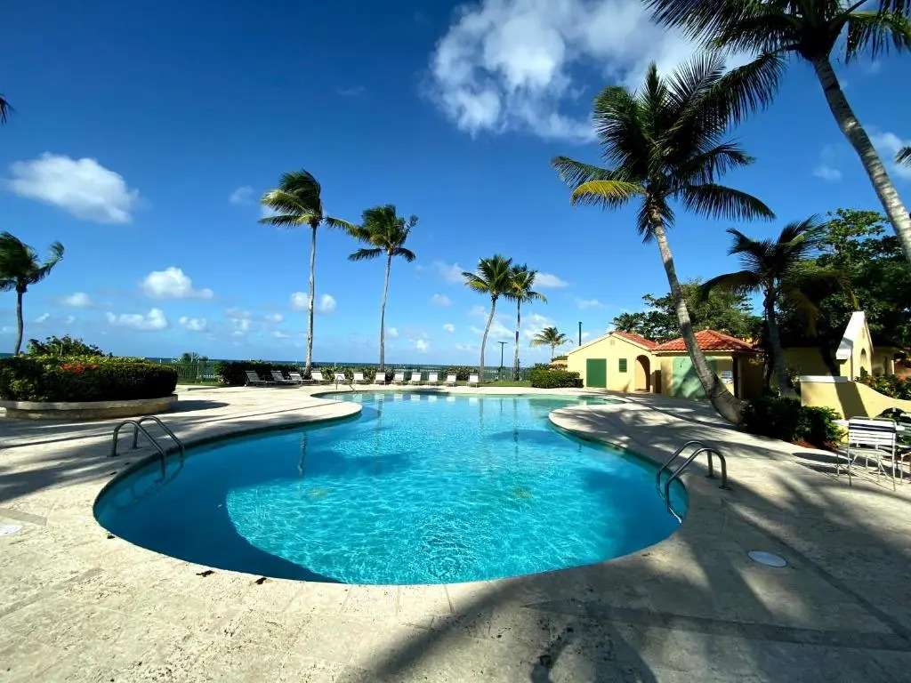 Villa Coral Reef- 4br with Community Pool Overlooking Ocean