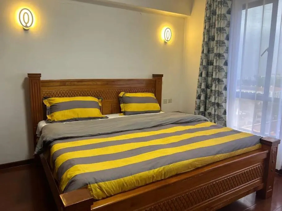 Lilac Homes 2 bedroom Apartment with a pool and a gym.