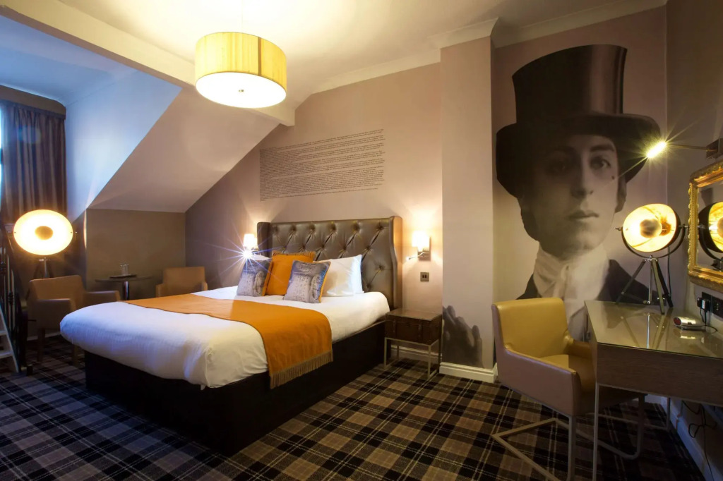 The Queen at Chester Hotel - Handwritten Collection