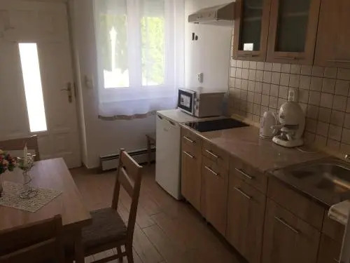 Henrietta - Violetta Apartman