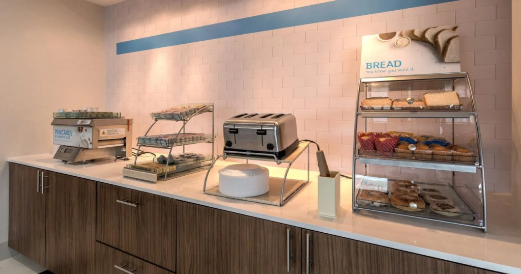 Holiday Inn Express & Suites Tulsa Midtown by IHG