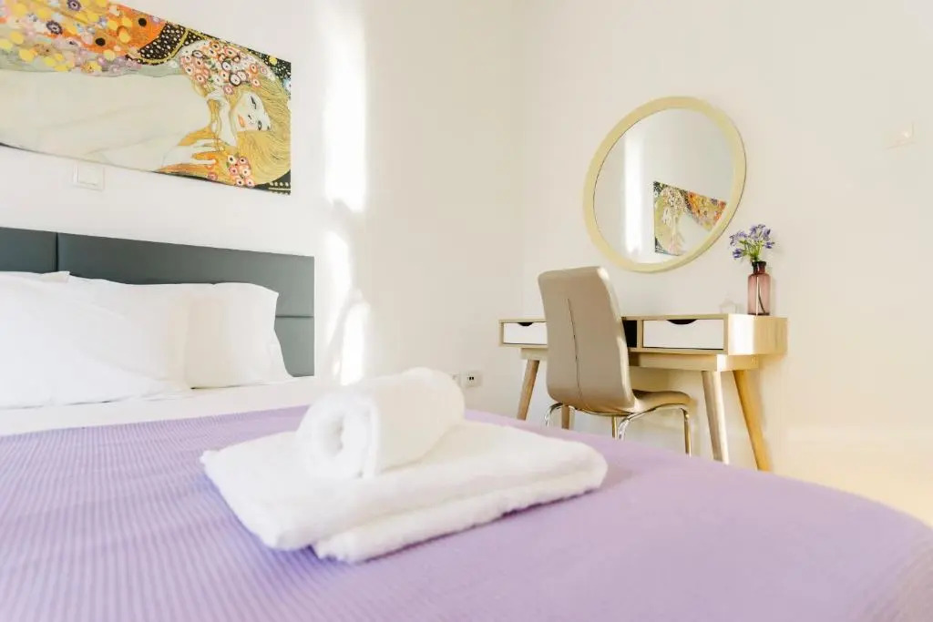 Bright 2 bedrooms apt. in the heart of Athens w stunning views to Acropolis