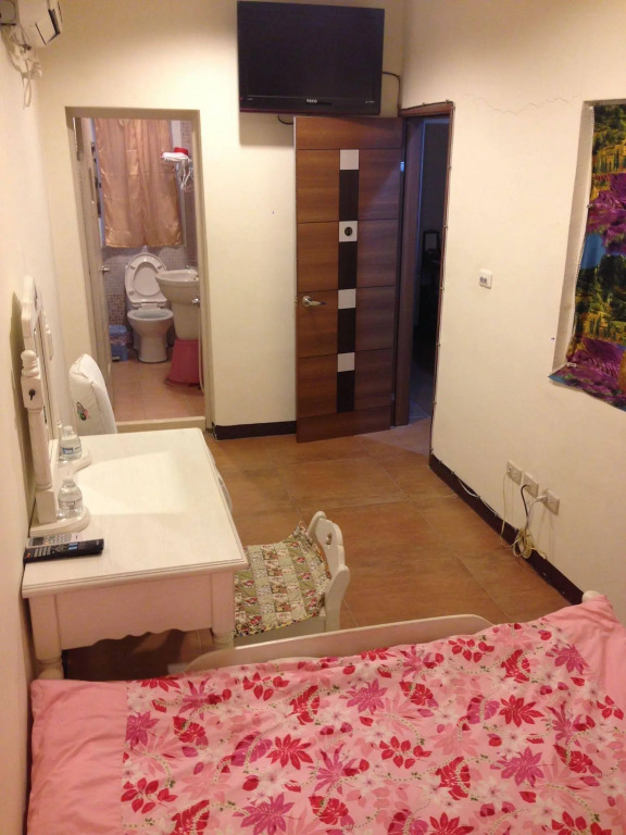 Phd's Guest House I