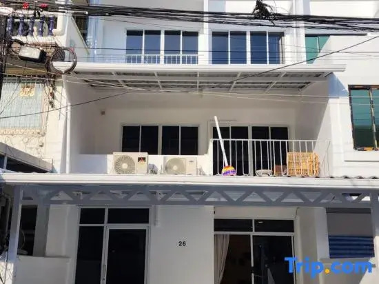 Retro Vibes Sathorn 500M BTS SaphanTaksin ICONSiam Asiatique