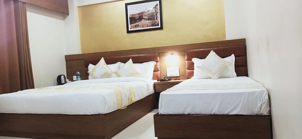 Deluxe Inn
