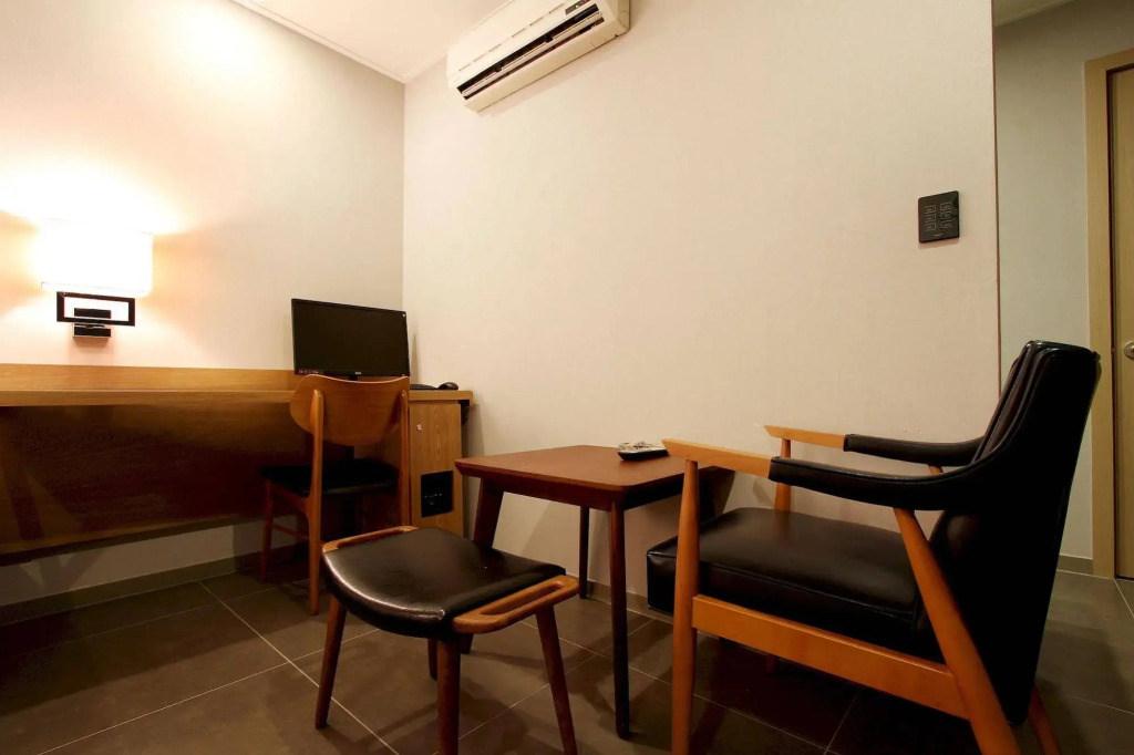 Bando Tourist Hotel