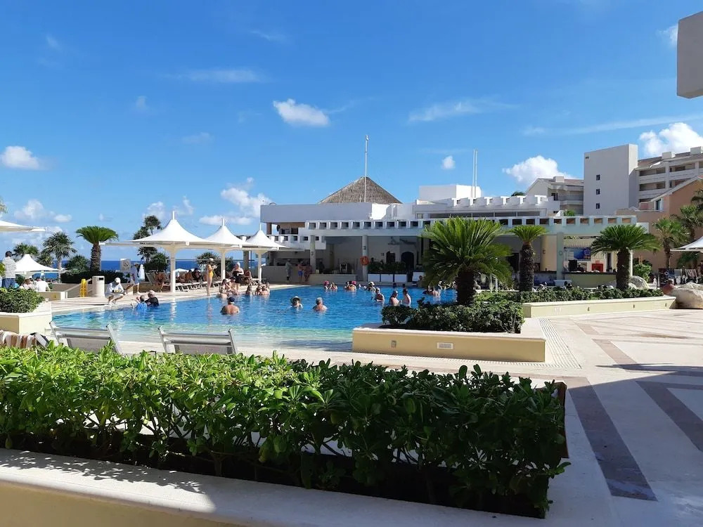 Caracol Bay Cancun by Ypj