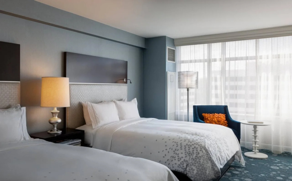 Renaissance Arlington Capital View Hotel