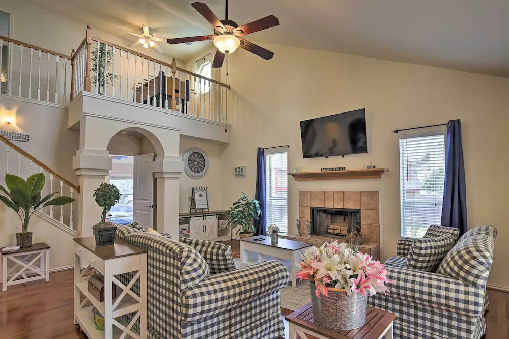 San Antonio Home w/ Pool & Hot Tub Near Seaworld!