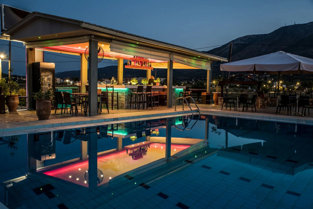 Aphrodite Studios & Suites - 140m from the beach, by ZanteWize