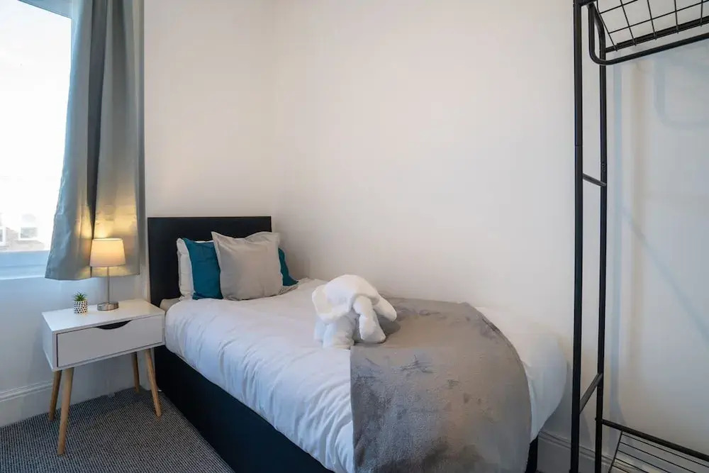 Cozy 3 Bed Apartment - Parking