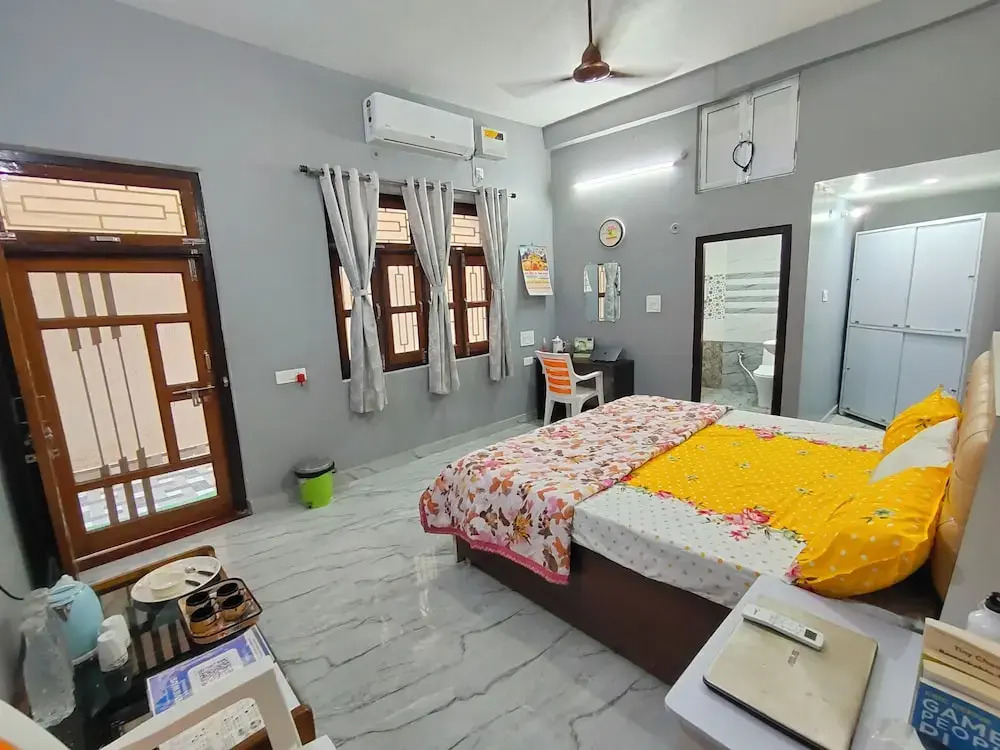 Hotel O by OYO Neeta Homestay