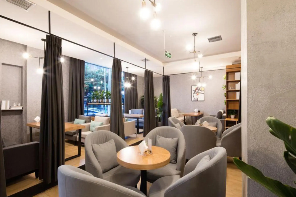 Yijia Lijing Hotel (Pengzhou No. 1 Middle School Store)