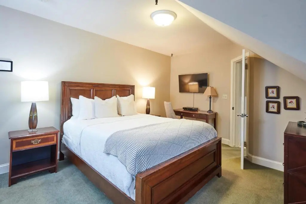 Inn at Longshore