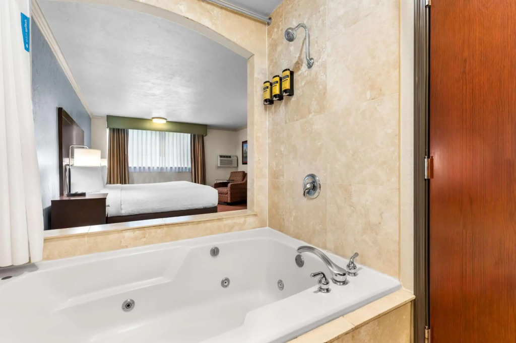 Best Western Plus Parkway Inn