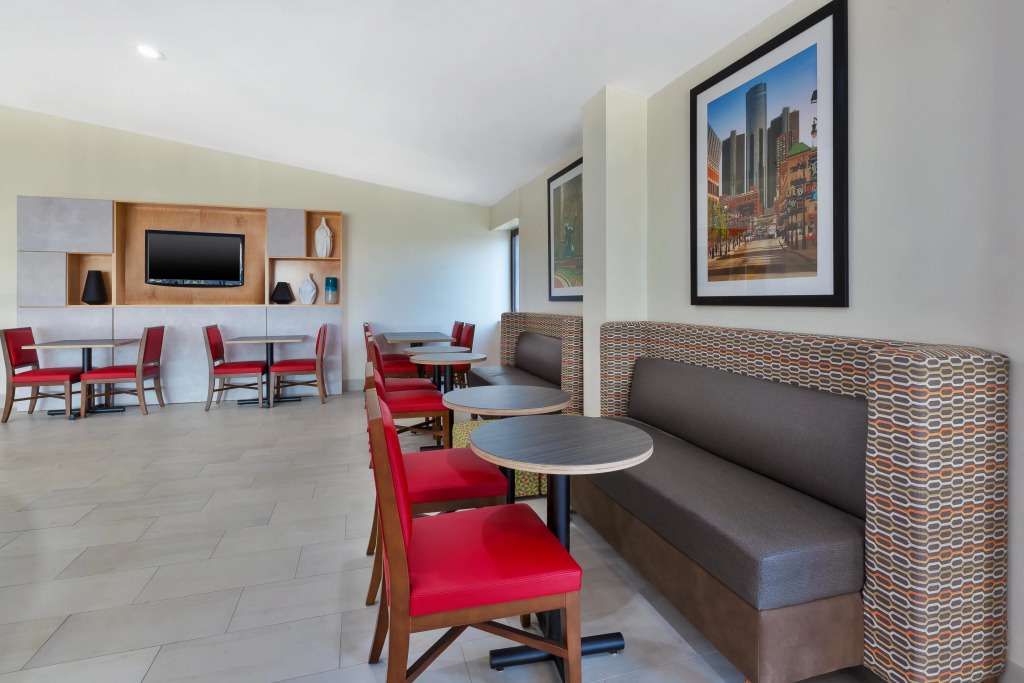 Holiday Inn Express Detroit-Warren/General Motors Technology Center by IHG