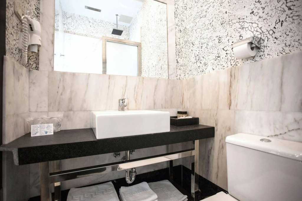 Alhambra Suites