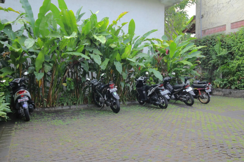 Airy Seminyak Kerobokan Kuwum Gang Rajawali Bali