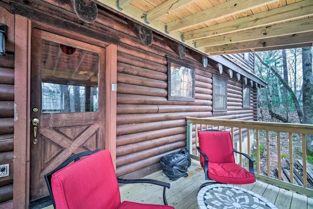 Gatlinburg Log Cabin w/ Hot Tub & Mountain Views