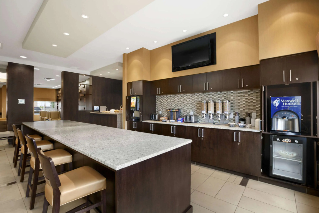 Days Inn & Suites by Wyndham Winnipeg Airport Manitoba