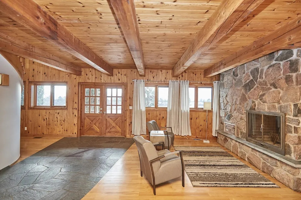 Grand Niagara Estate Lodge