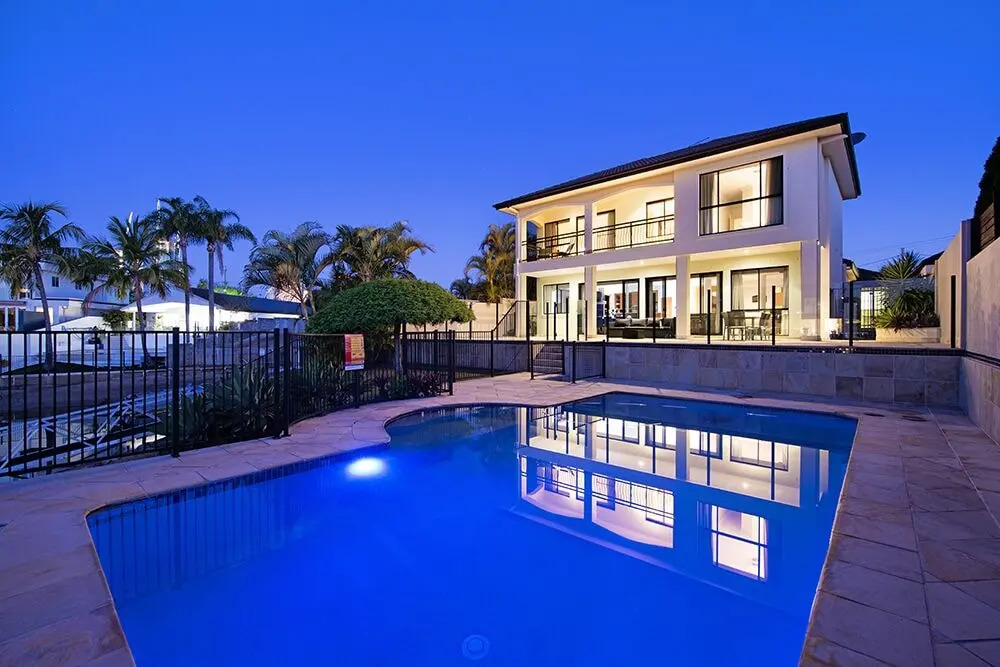 Stunning Lake Front House Amalfi Drive