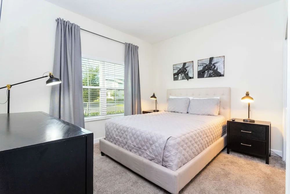 Magnificent 5Bd w Pool Storey Lake 4800