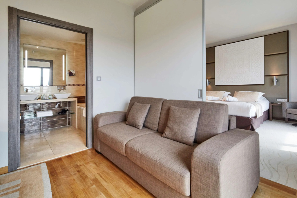 Kyriad Prestige Lyon Est - Saint Priest Eurexpo Hotel and Spa