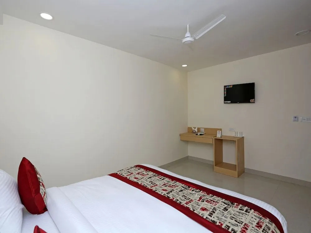 Capital O 12674 Hotel Grand Suites