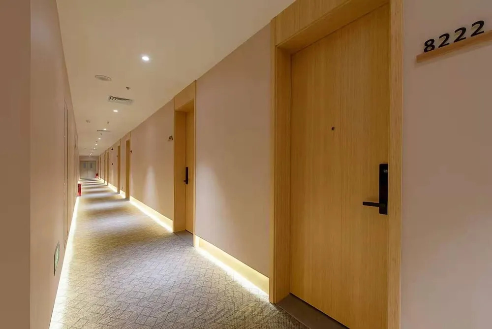 Dingwang Hotel -  Chencun Metro Station