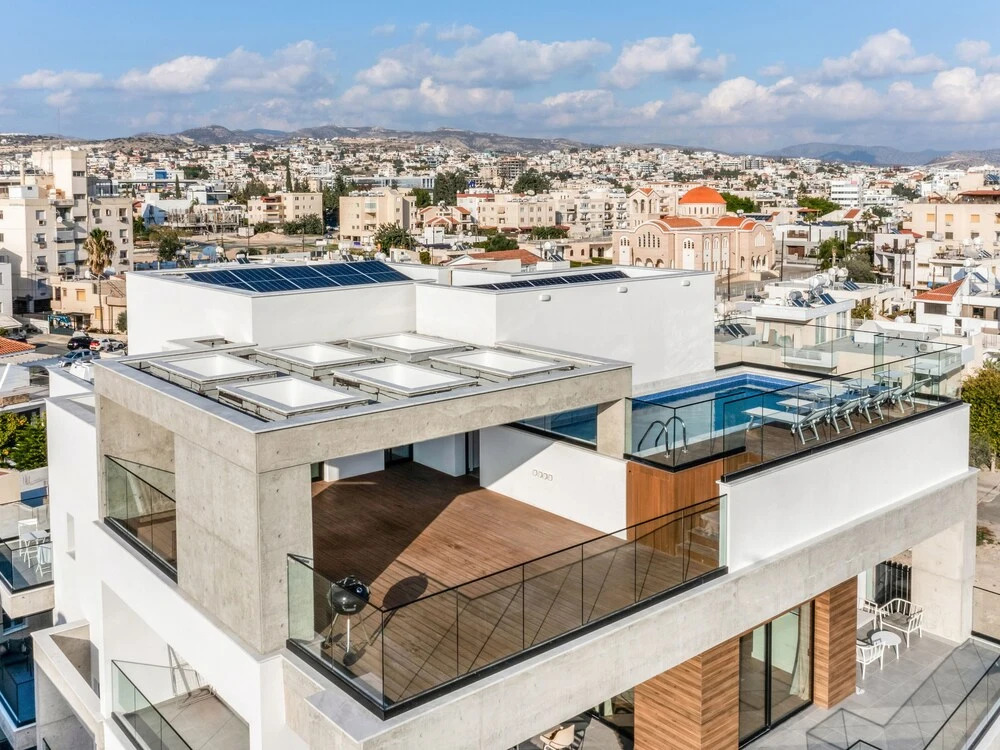 Sanders Crystal 2 - Popular Studio With Shared Rooftop