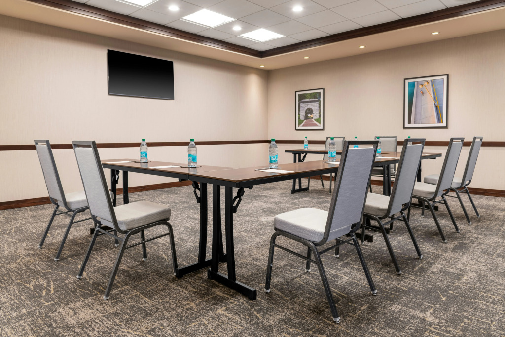 Hampton Inn & Suites Madison Downtown