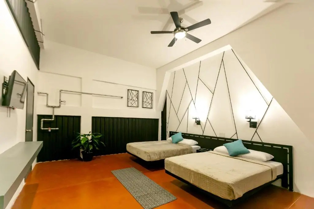 D LA TORRE HOTEL