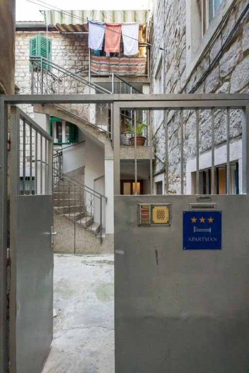 Apartment and Room Old town