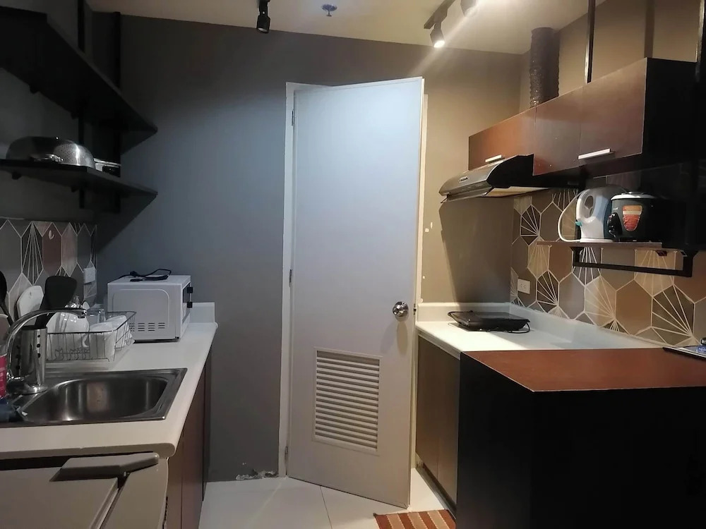 Cozy Condo near US EmbassyErmita Manila/ Roxas blvd/ Dolomite beach