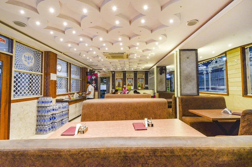 FabHotel Yogeshwara Grand