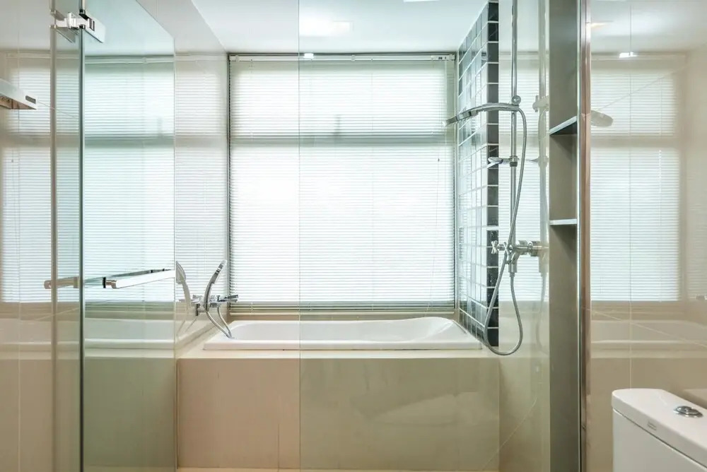 D189 - Convenient Apartment in The Deck Condo Pool gym and Laundry Room