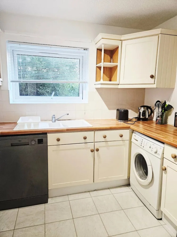 Egremont 2-br Flat With Free Parking & Wi-fi