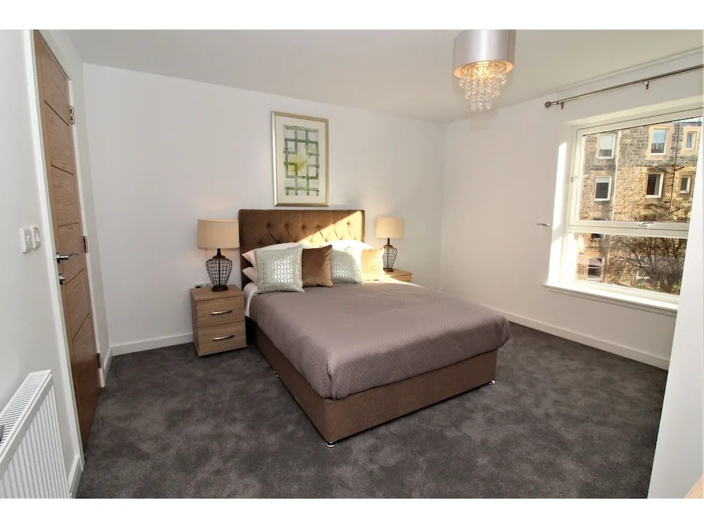 Brand New, Luxury Flat for 6 Near Arthur's Seat