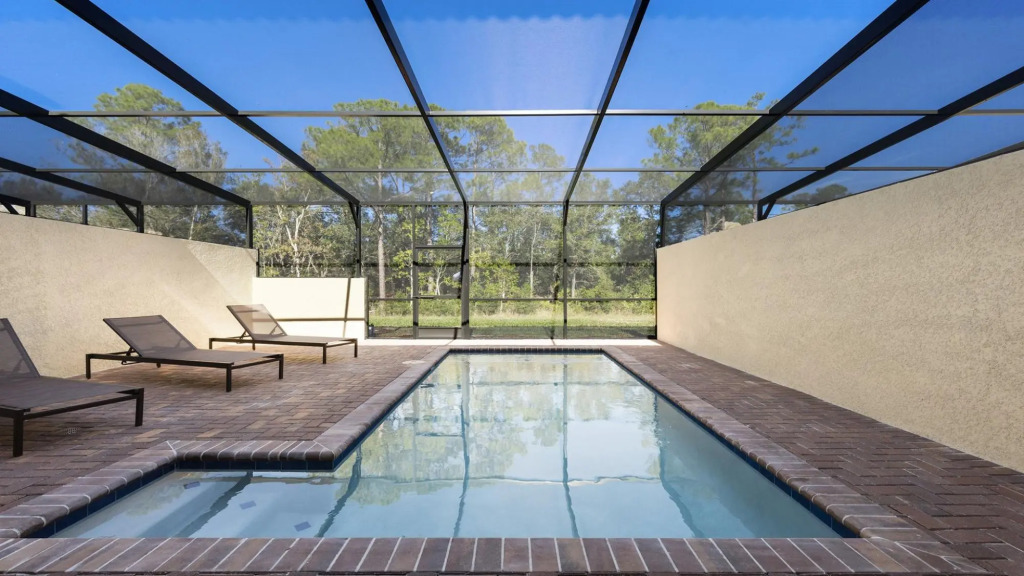 Cozy 4BR Town Home With Pool Close to Disney