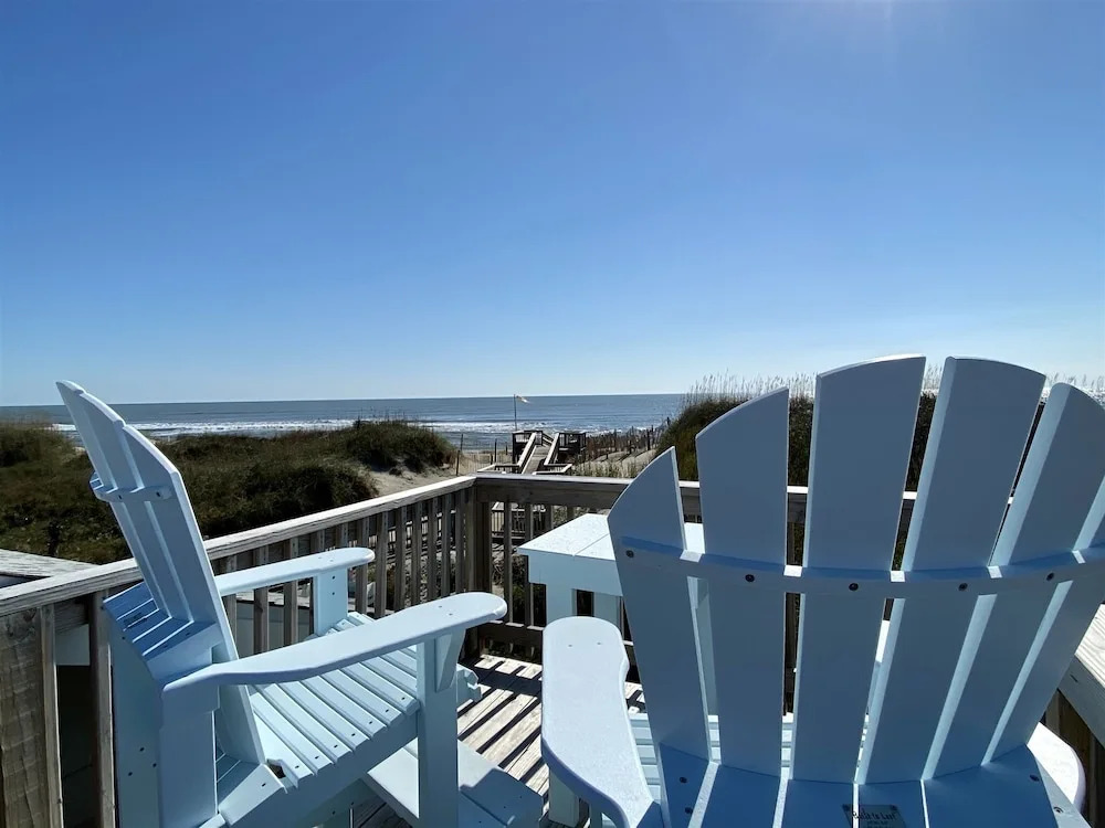 12 Beach Fantasy Studio Bedroom Condo by RedAwning