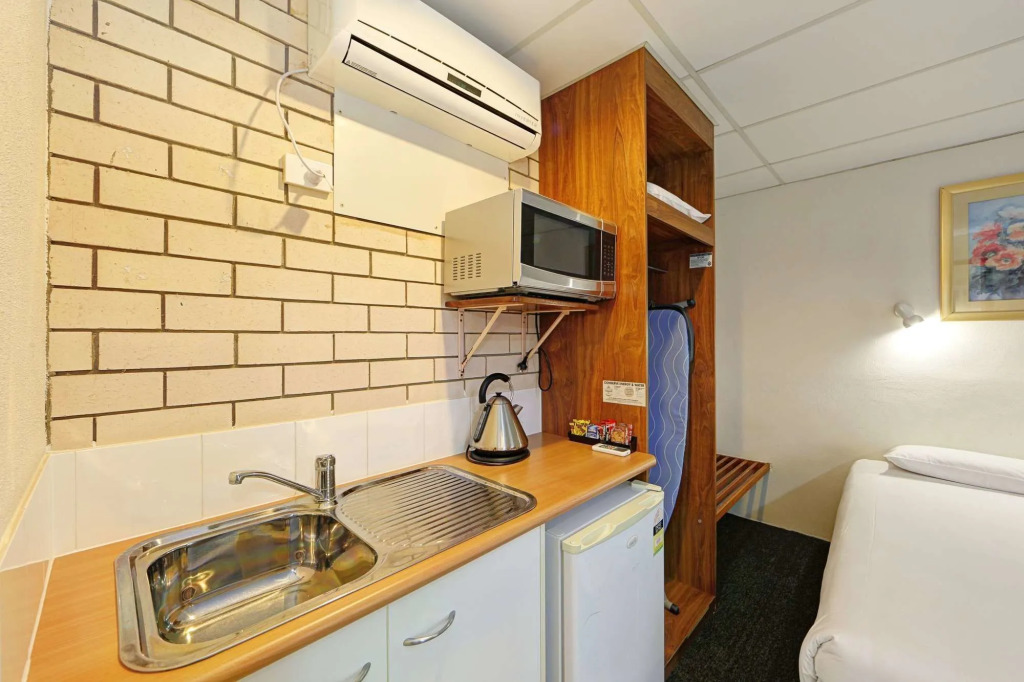 Chalet Motor Inn