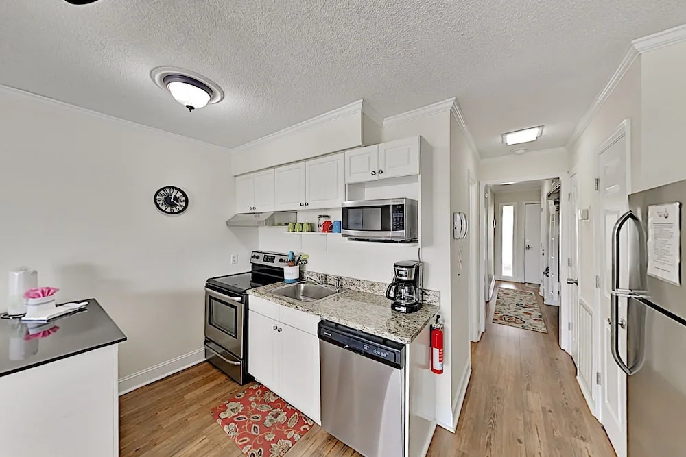 A348hhbt 1 Bedroom Condo