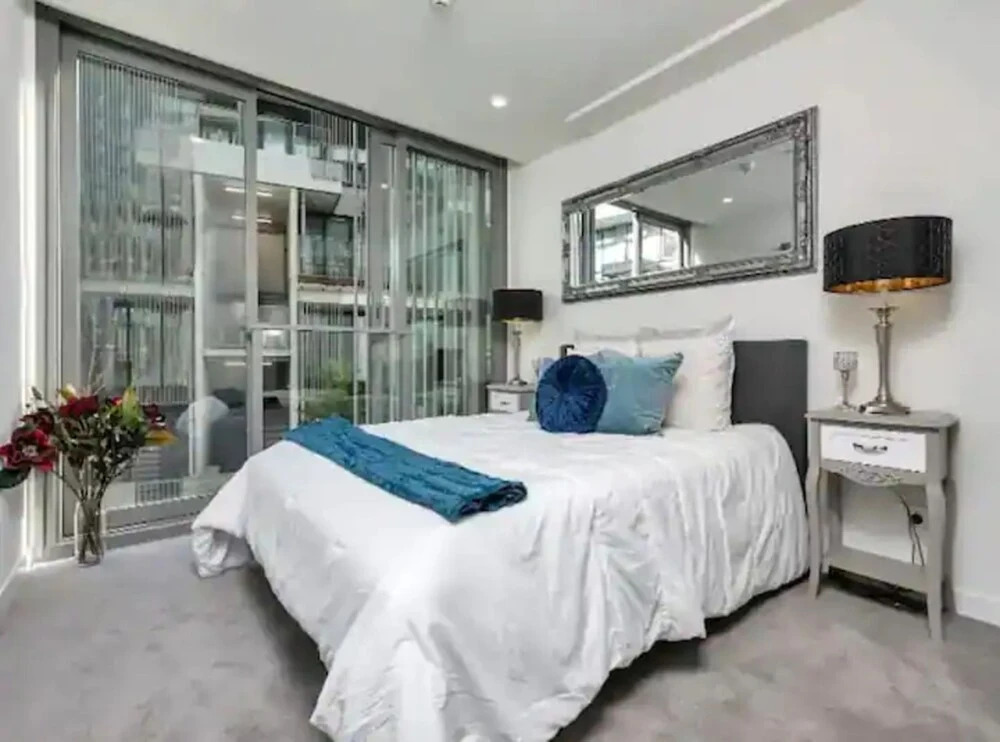 Stylish 2-Storey Retreat With Parking Zodiak Stays