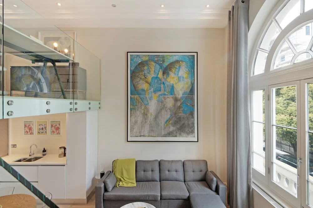 The Artists Hideaway-2 bed Mezzanine in Paddington - by Out of Office Lifestyle