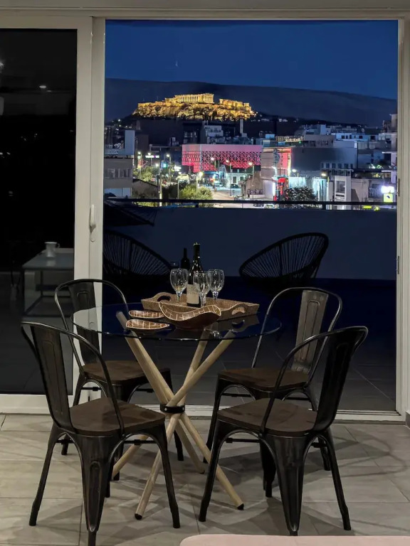 Acropolis Magical View Suite, Metro Kerameikos